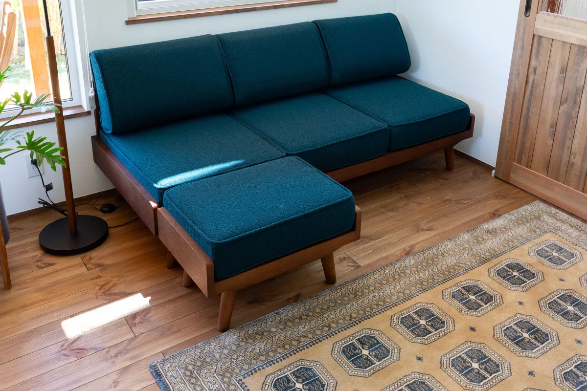 unicoのダイニングセット、ソファ、そしてラグをセレクト