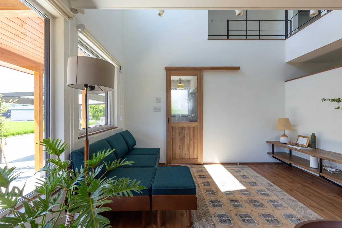 unicoのダイニングセット、ソファ、そしてラグをセレクト