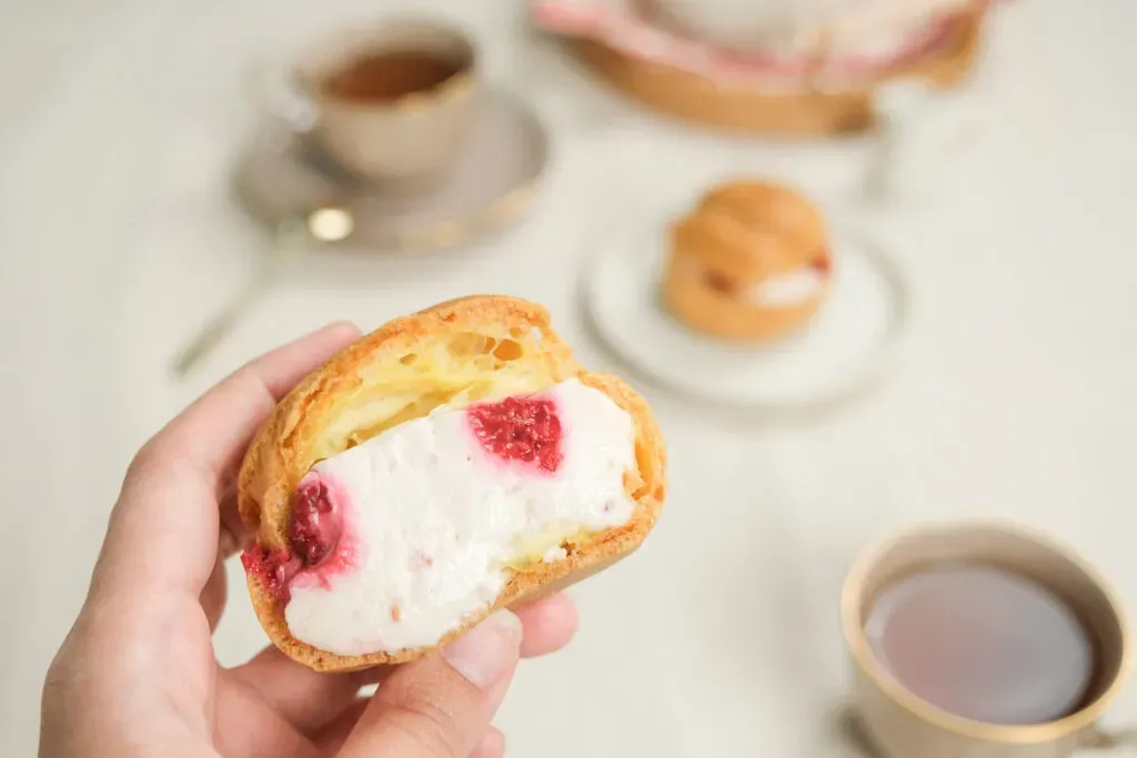 スナックミーの商品『ラズベリーミルクシュークリーム』