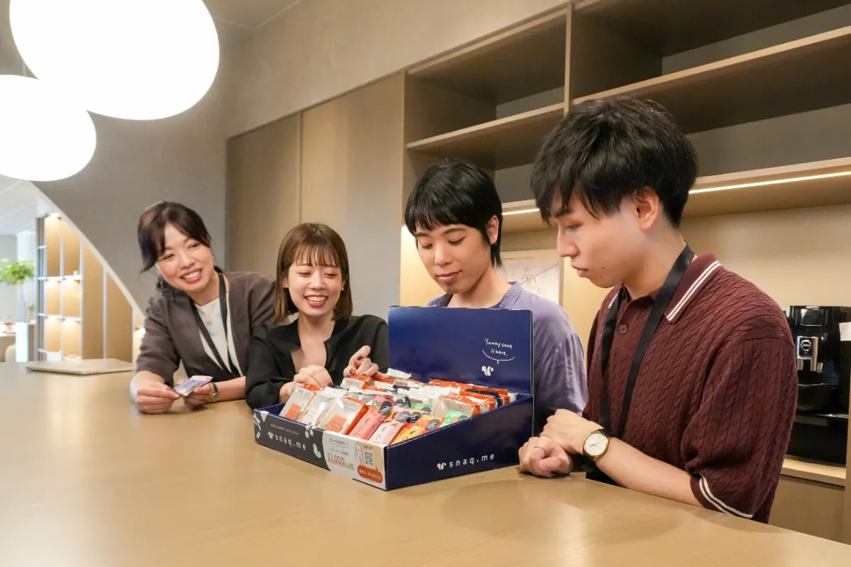 株式会社ソーシャルインテリアのスナックミーオフィス導入取材風景