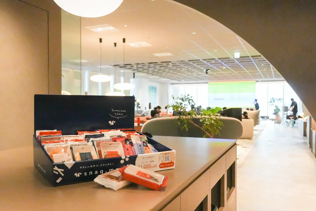 株式会社ソーシャルインテリアのスナックミーオフィス導入取材風景