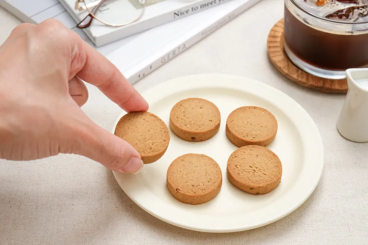 スナックミーの商品『バタークッキー 黒糖』