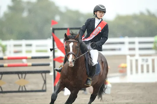 高校1年生吉田桃さん「かごしま国体」馬術競技5位入賞！ ｜学校法人