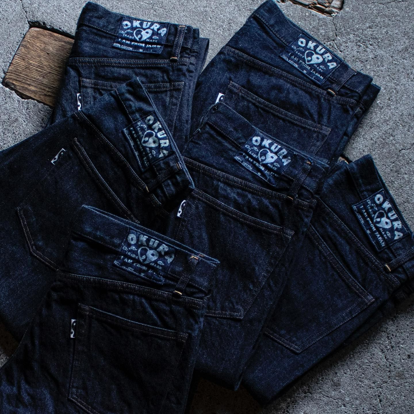 デニム・ジーパン [hug your skin] Tucked denim pants (Blue) Papaya Relaxed Pants, Denim – Alembika U.S.