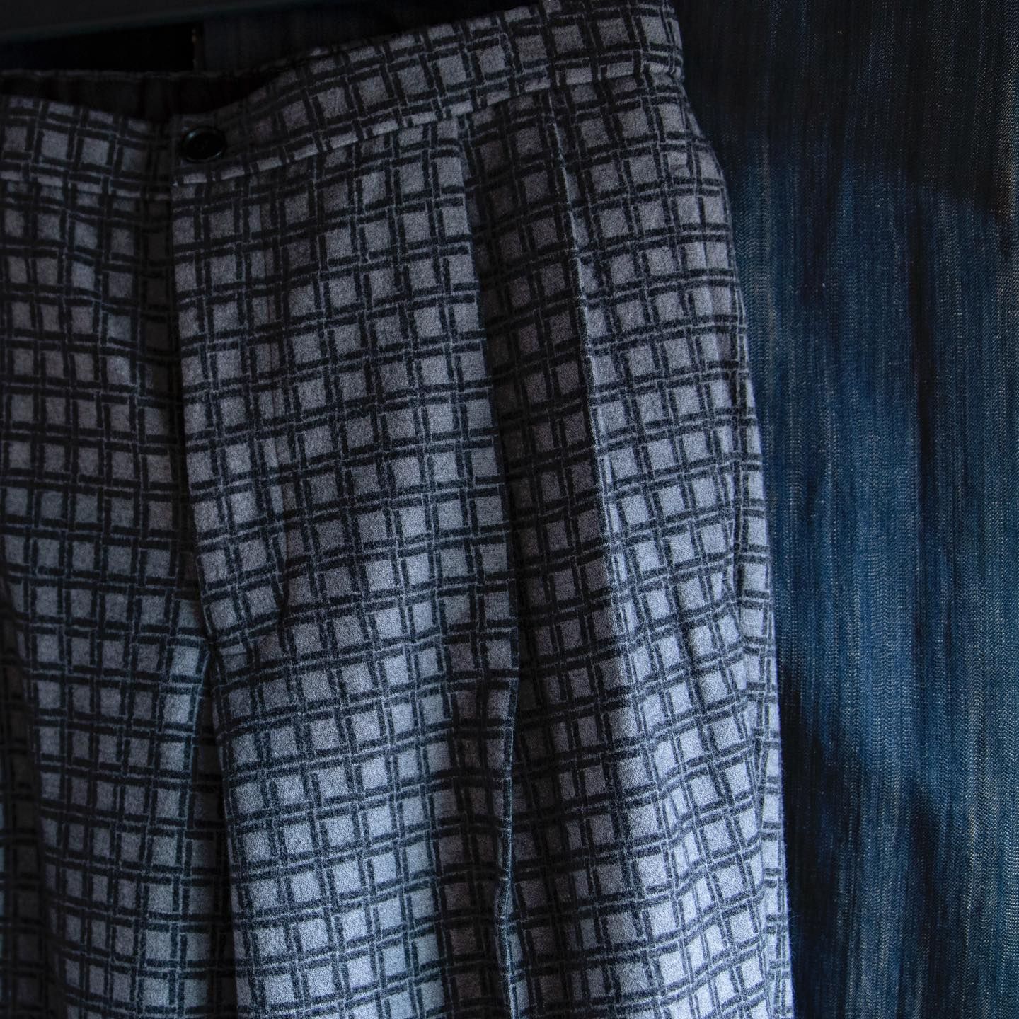 コンプレスドウール コウシガラ ツータック 8L パンツ - BLUE