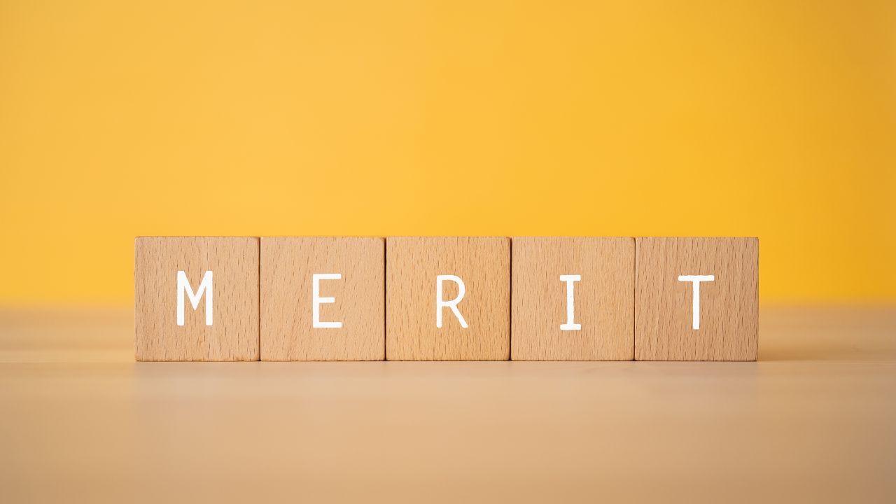 MERITと書かれたブロックの画像