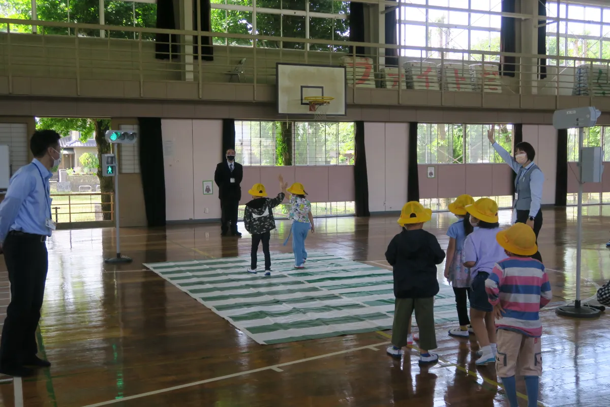 【中古】 小学校全科の最新３カ年　近畿・中国版 ９９/時事通信社 中古】 小学校全科の最新3カ年 近畿・中国版 99/時事通信社 資格/
