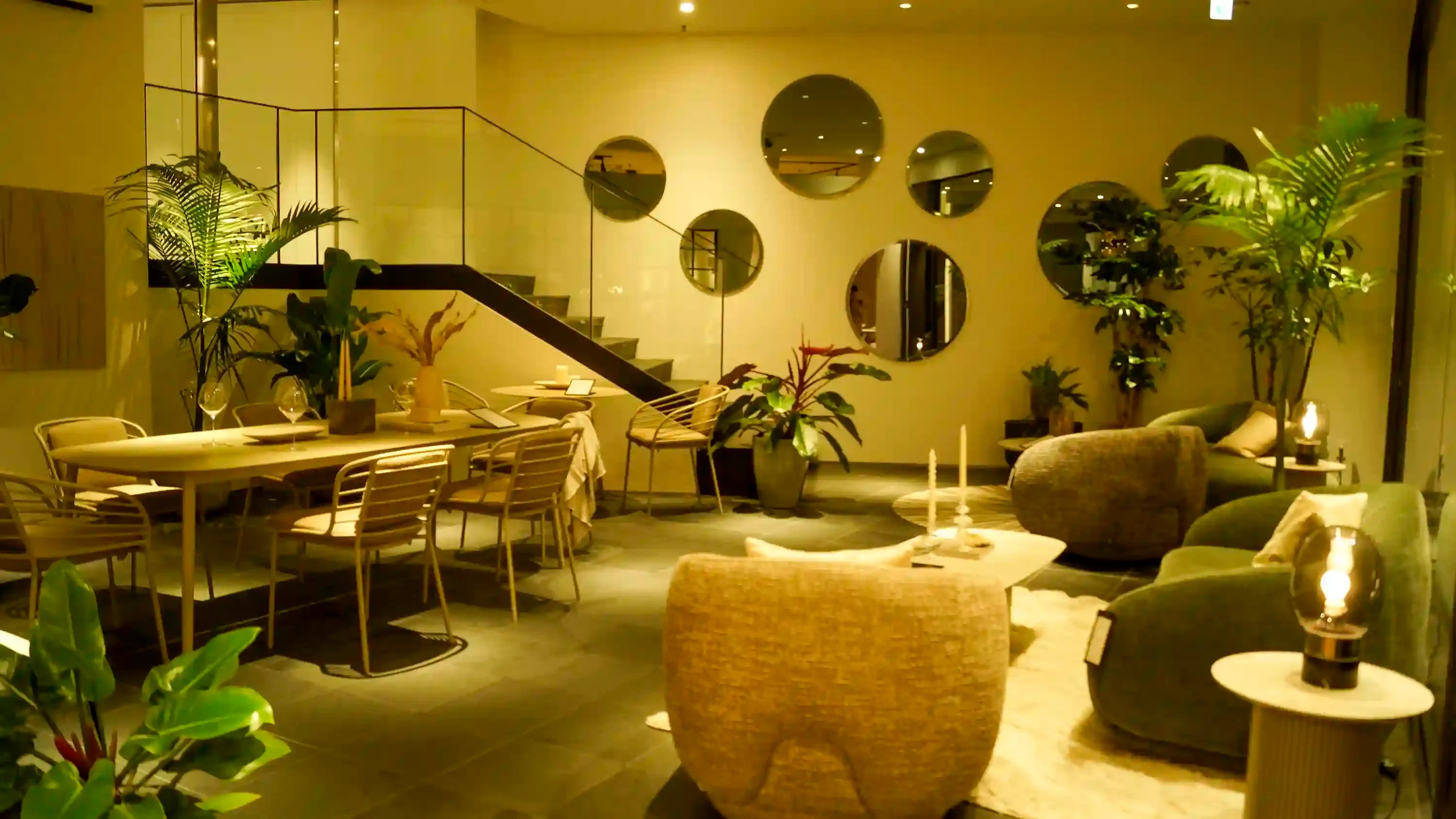 WISE WISE 高級ダイニングテーブル 表参道にあるおしゃれなインテリアショップWISEWISE(ワイスワイス)の