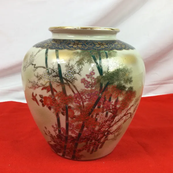 加藤孝造　白色陶器花瓶 青色模様 木箱付き 加藤孝造 白色陶器花瓶 青色模様 木箱付き 【公式通販】 加藤孝造 白色陶器