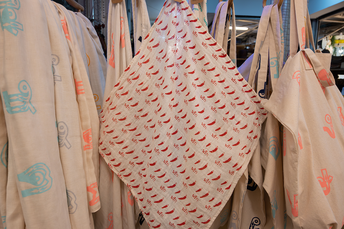 タイ文字グッズでおなじみ、チャトチャック市場の人気雑貨店が拡大