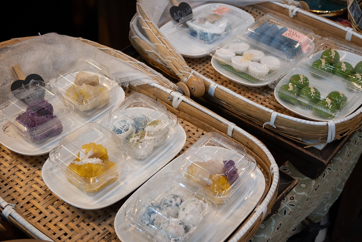 チャトチャック市場でレトロなタイ伝統スイーツを楽しむ