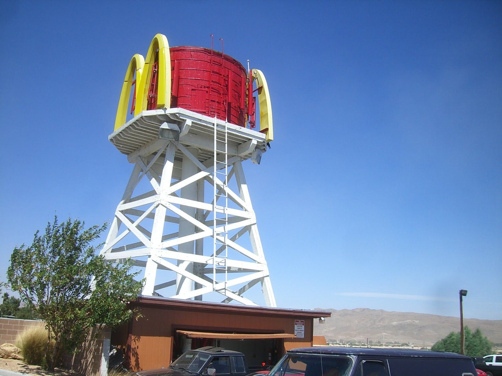 変わったマクドナルドの給水塔