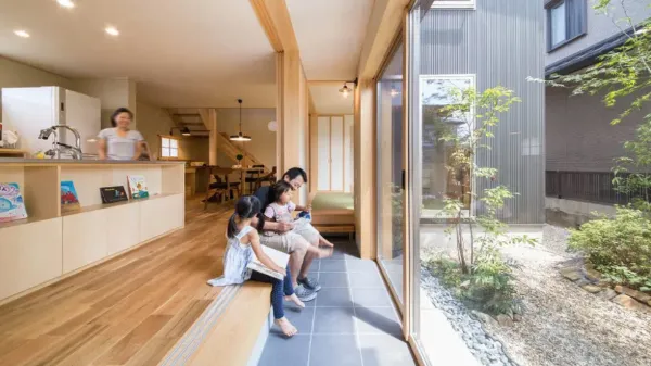 土間のある暮らしのメリットは？具体的な活用例や間取りにも注目 ｜【愛知県豊橋・豊川特集】子育て世代に選ばれる自然素材の家づくりアイデア集