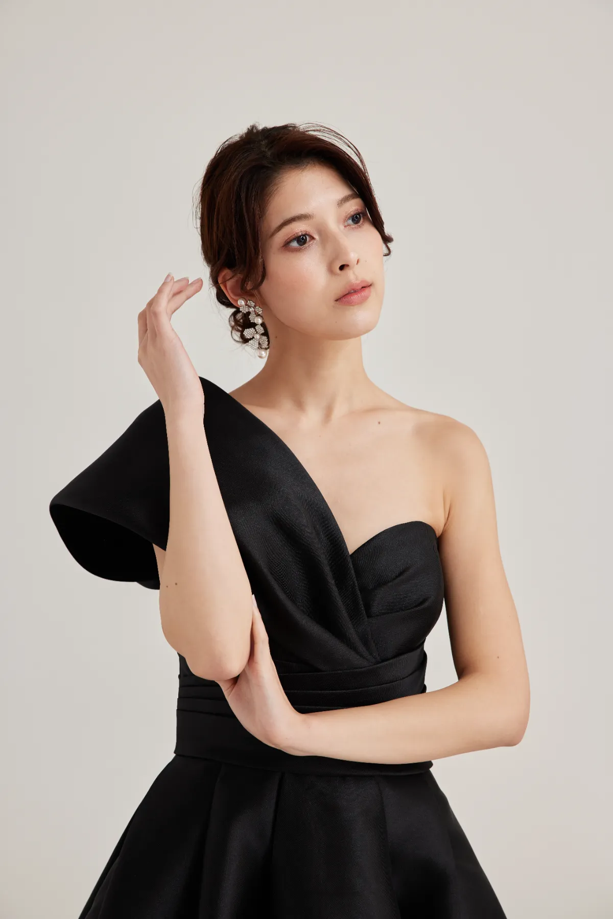 プロノビアス PRONOVIAS 女らしく DRAIL※マント付き※ プロノビアス PRONOVIAS 女らしく DRAIL※マント付き※