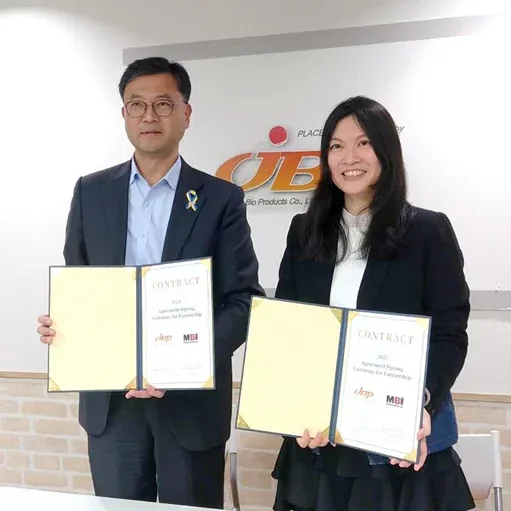 左：株式会社日本生物製剤　林 ホンソク社長　右：MAXIGEN BIOTECH. INC&nbsp; Cindy.Chen社長