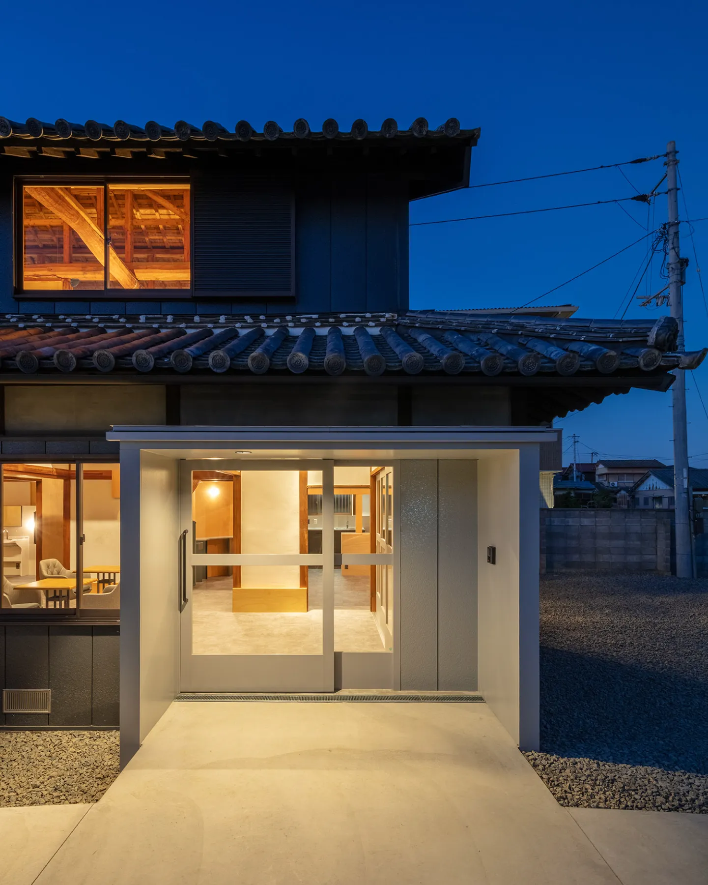 古典的な家に適した家の装飾 古民家のポテンシャル。最大限活かし、デイサービス施設へ 。 - GRAY