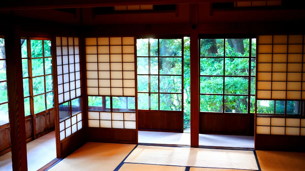 和室から緑の見える風景