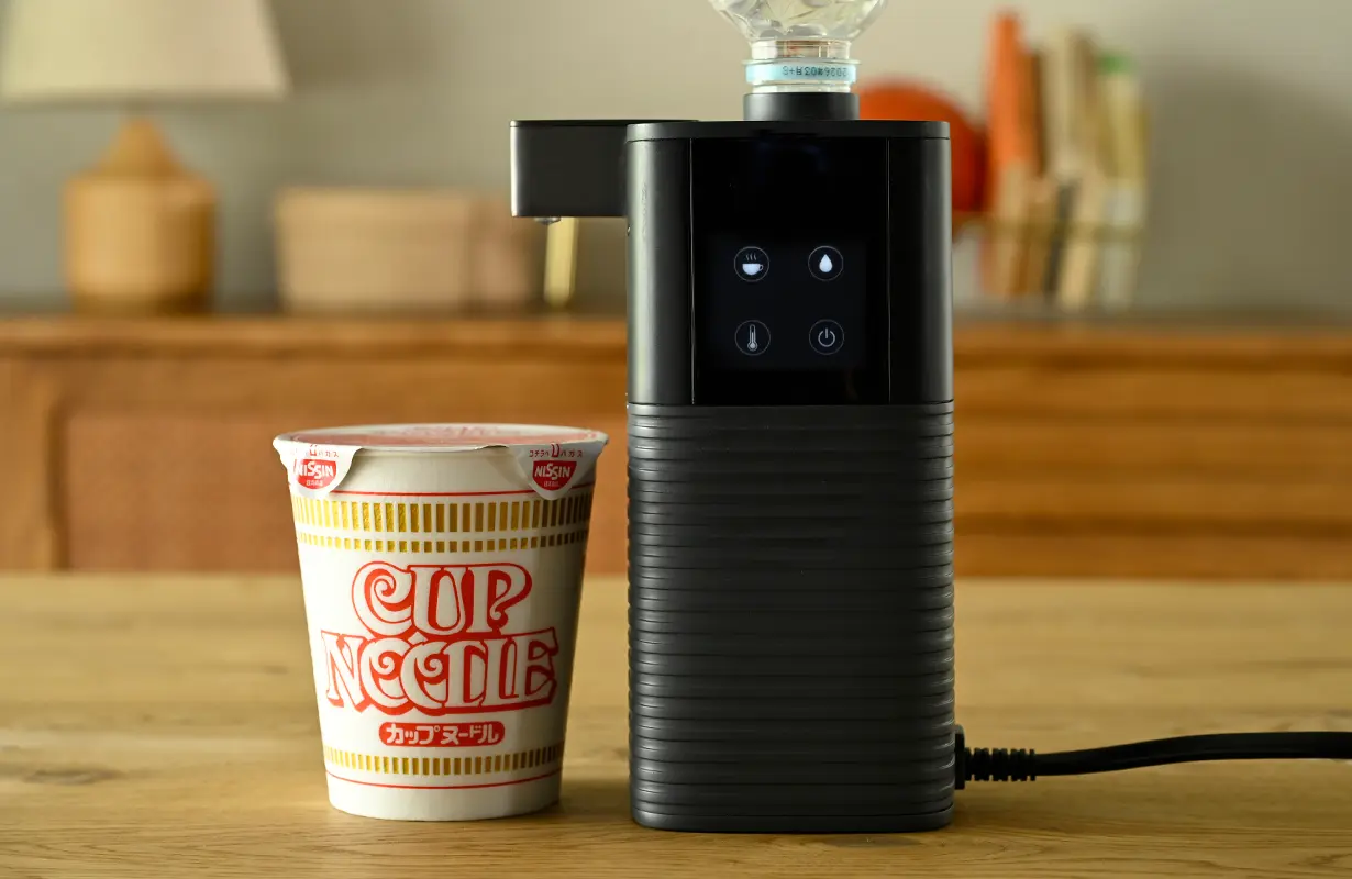 カップ麺もノーストレス！瞬間すぎる「湯沸かしポット」 ｜MakuakeMagazine