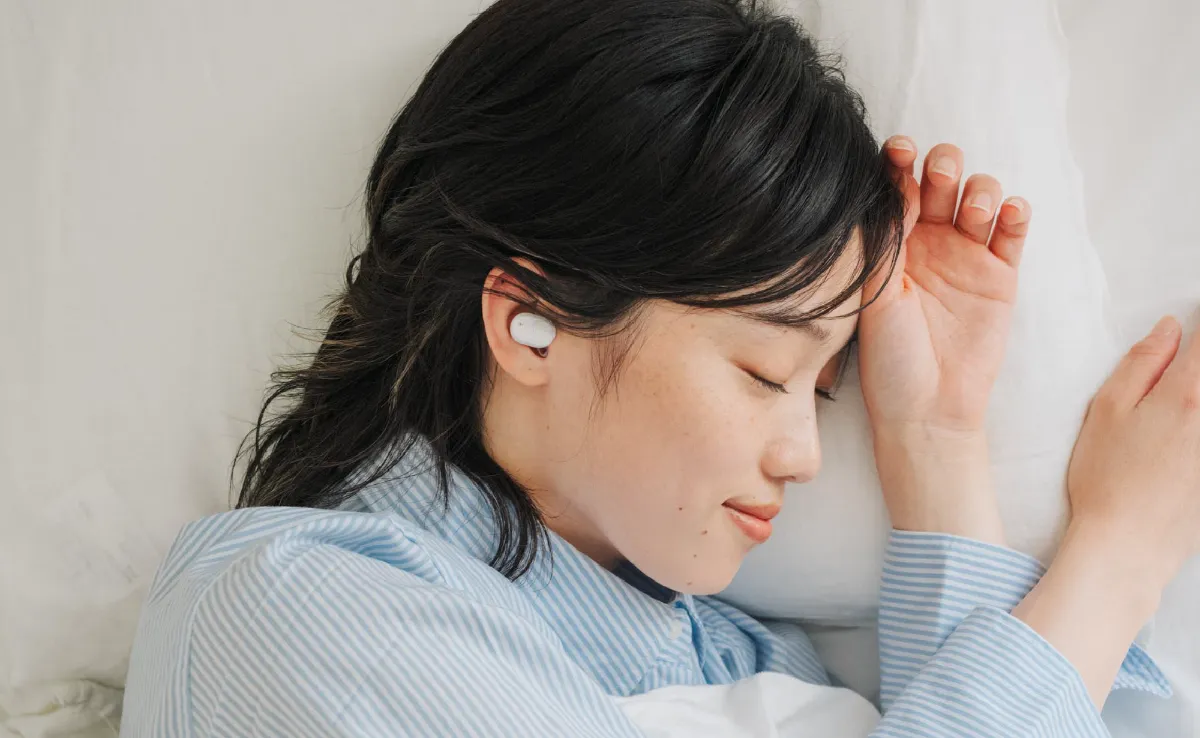 耳からとろける休息を。とろんと温熱「イヤーヒーター」が気持ち良