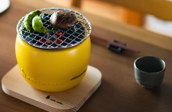 一人で炭火焼きも！灰の手間がいらない「現代版の火ばち