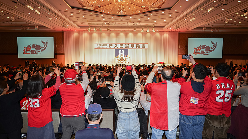 限定製作】 2026年広島カープ新入団選手発表記念Tシャツ、サイン色紙