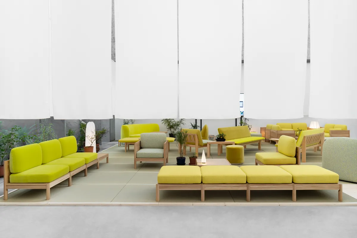 高感度な合同展示に参加したKarimoku New StandardとMAS【ミラノ