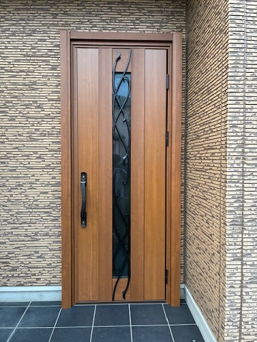 玄関ドア交換｜通風機構付き、ピタットキーで快適な玄関を実現