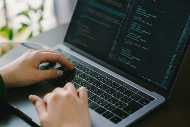 AIのリライトに使えるプロンプトとは?使い方や作業効率化の理由 AIのリライトに使えるプロンプトとは?使い方や作業効率化の理由