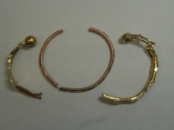 偽物情報] 買取注意情報 K18刻印磁気バングル銅線入り | 株式会社