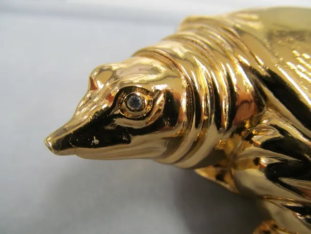 専用】K18刻印 カメオ K18刻印 コンクシェルカメオ ブローチ - メルカリ