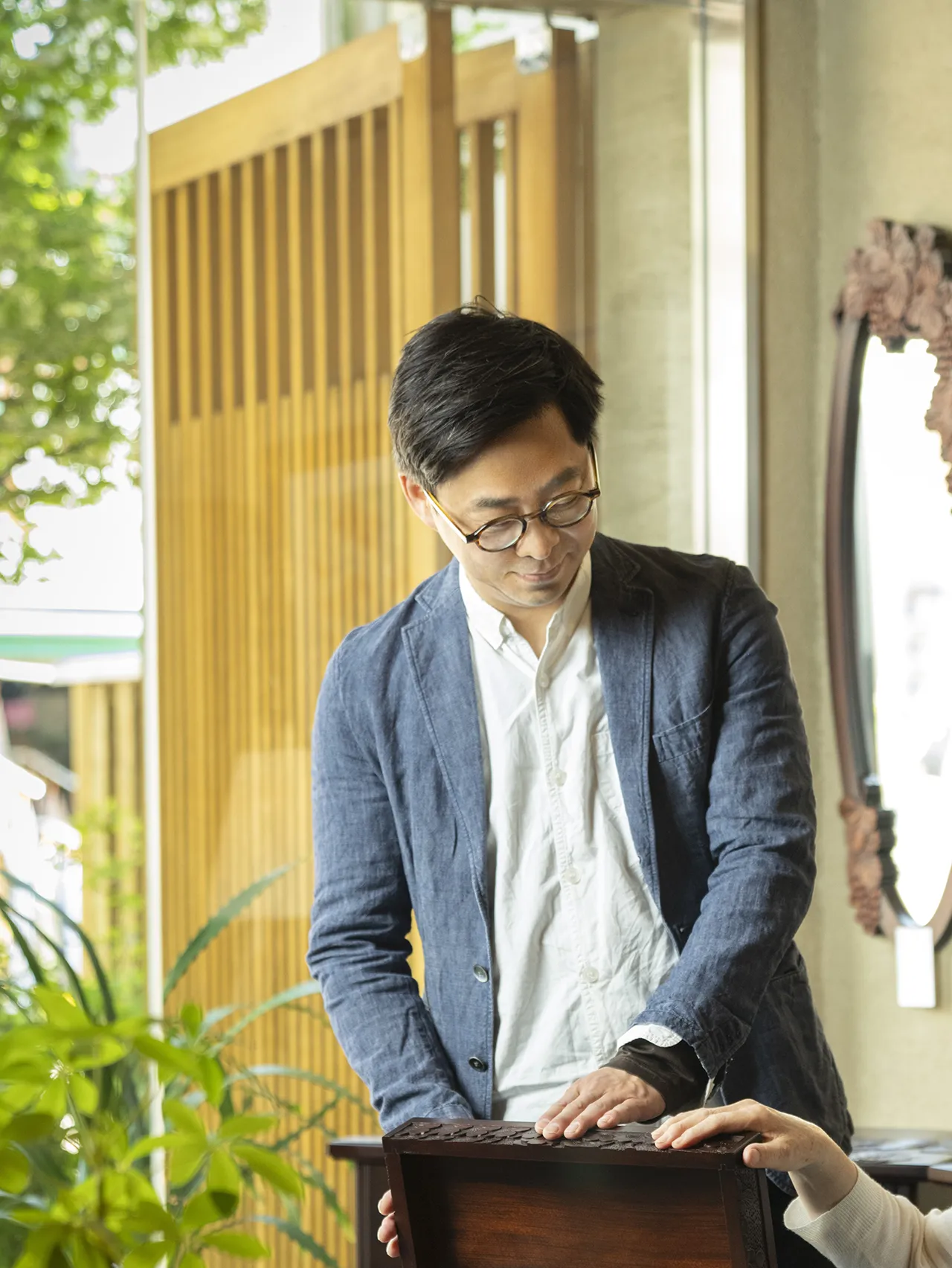 軽井沢彫 ― 避暑地の文化に育まれた暮らしの芸術｜軽井沢の別荘・家