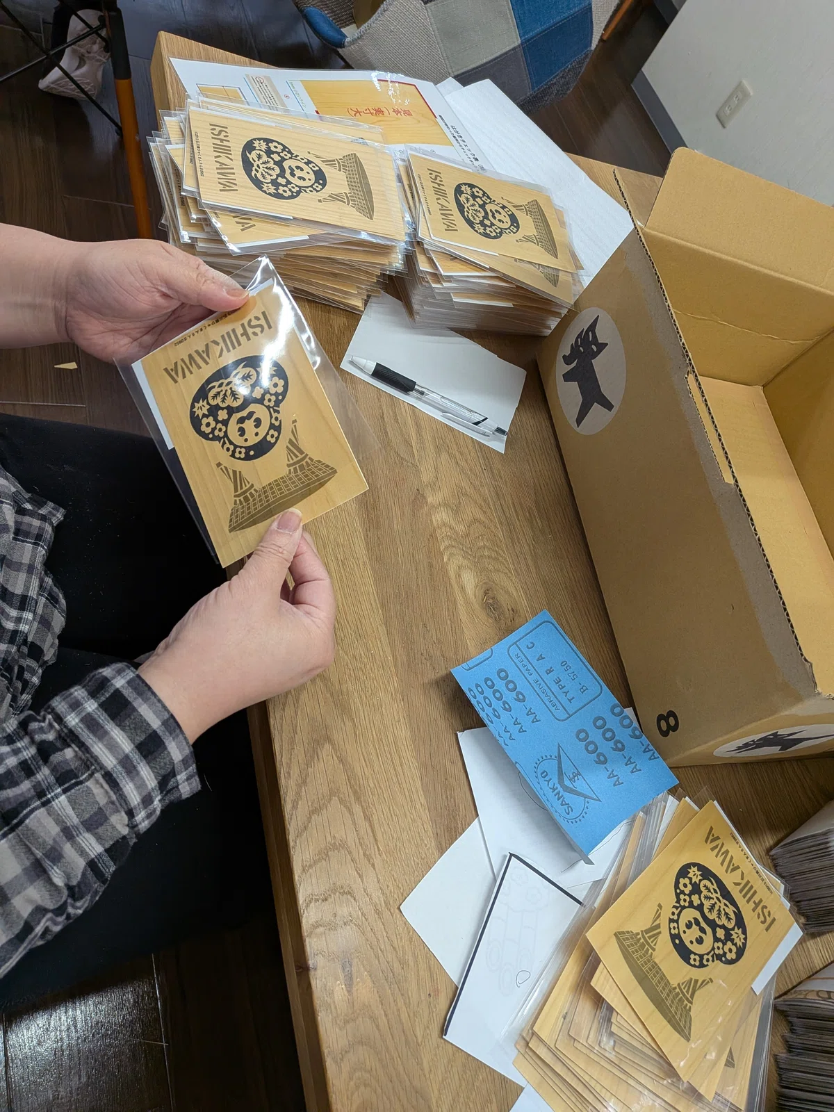 能登ヒバはがきの作業