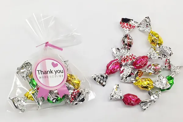 カラオケチェーンの開店イベント品