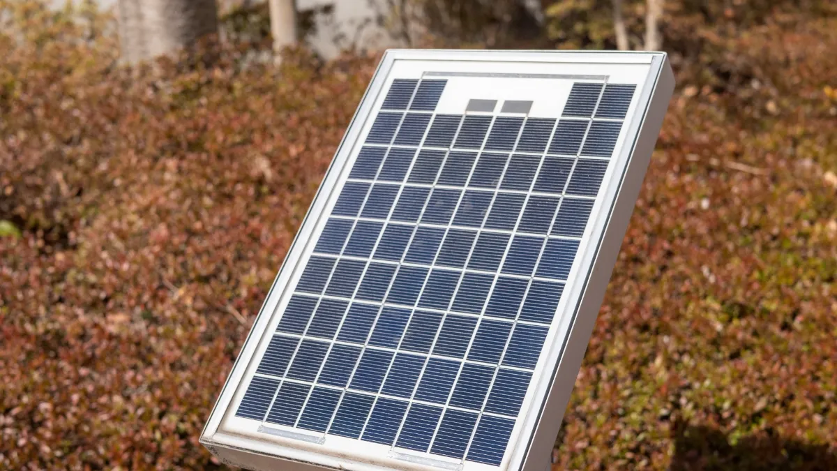 太陽光パネル1枚の発電量は？計算方法と効率アップのコツを解説 