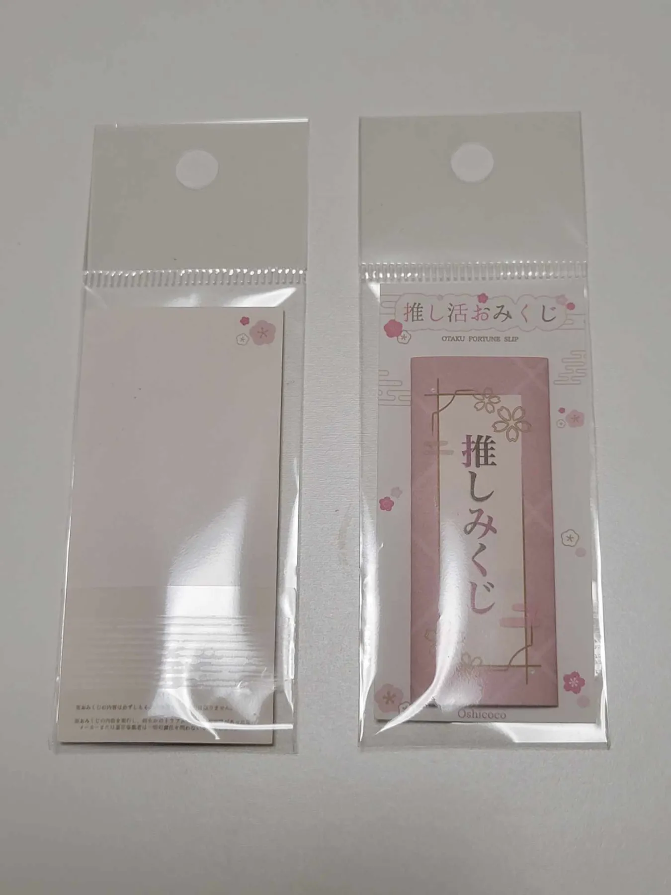 フックにかけて陳列＆販売！とってもかわいい推し活おみくじ 