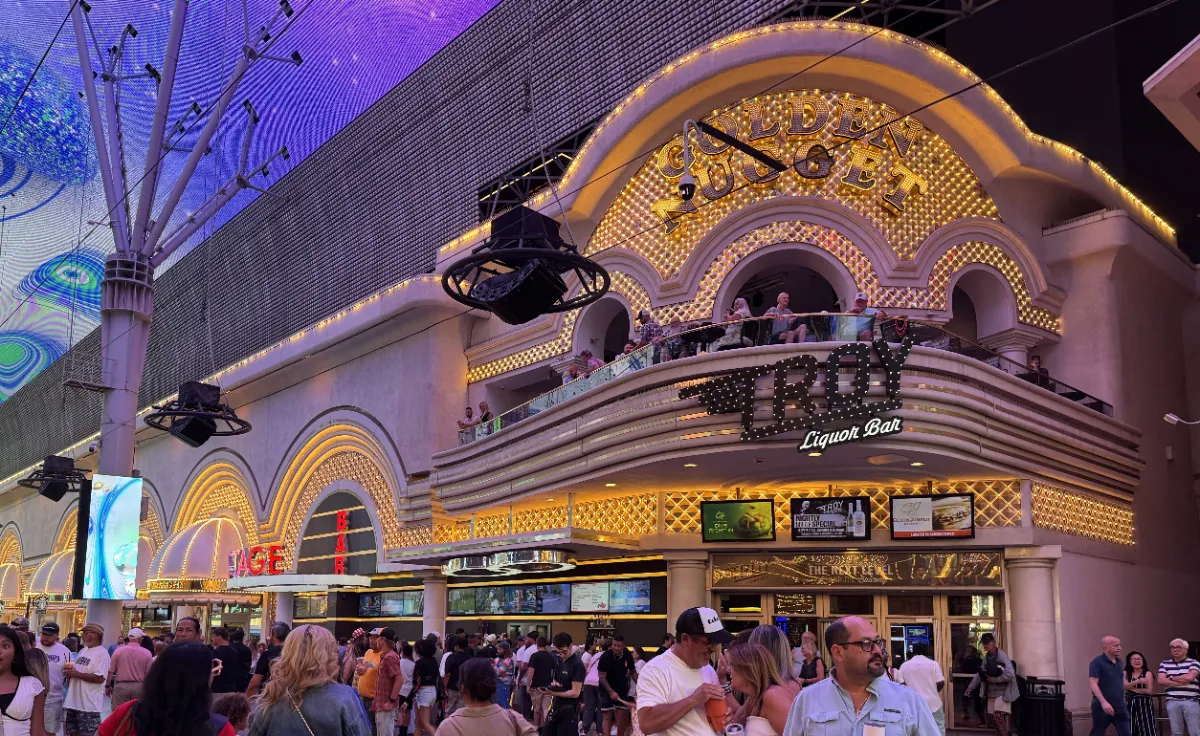 ラスベガス展示会出張時におすすめ「ゴールデンナゲッツホテル」のご紹介