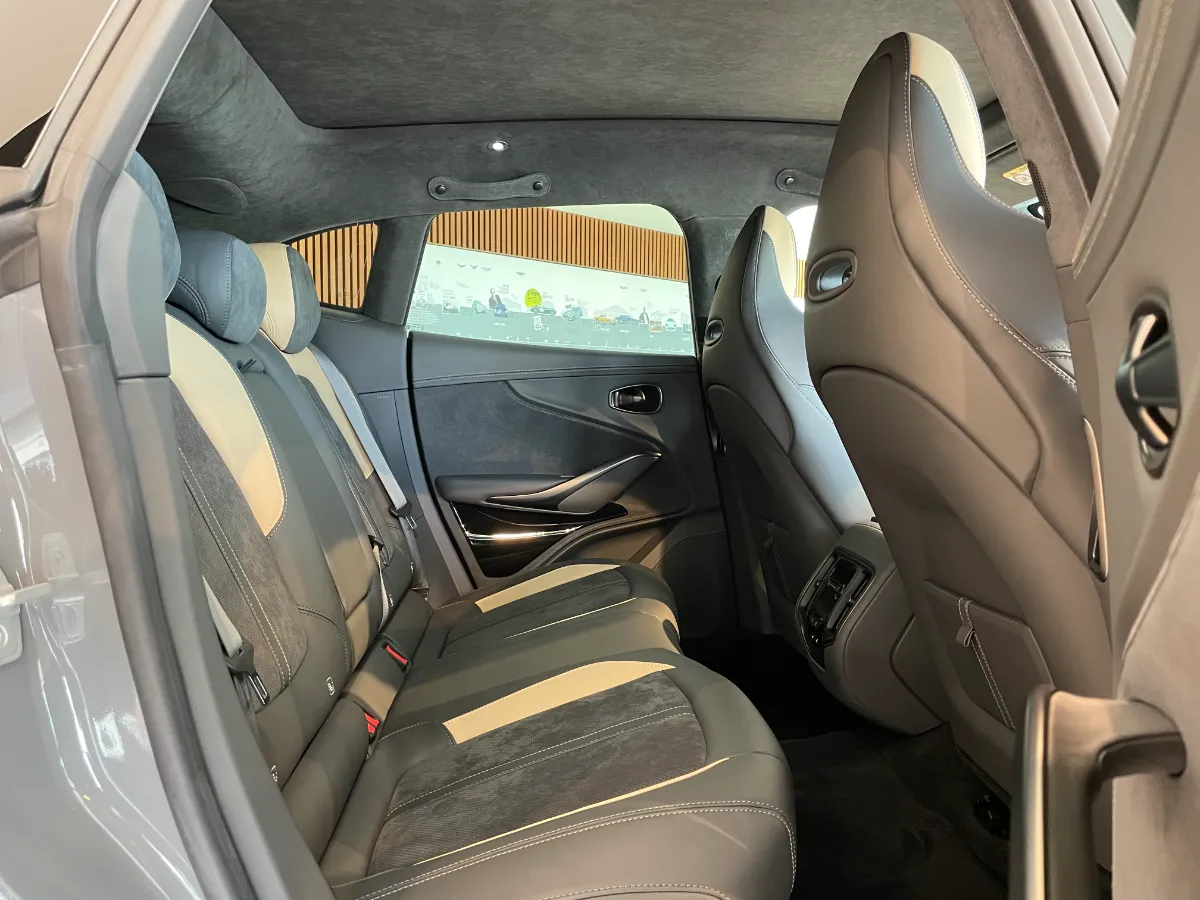 DBX|新車販売|アストンマーティン仙台 正規ディーラー DBX|新車販売|アストンマーティン仙台 正規ディーラー