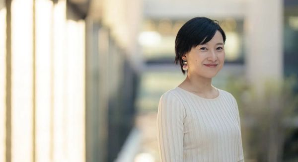 こちらを見つめる森田さん
