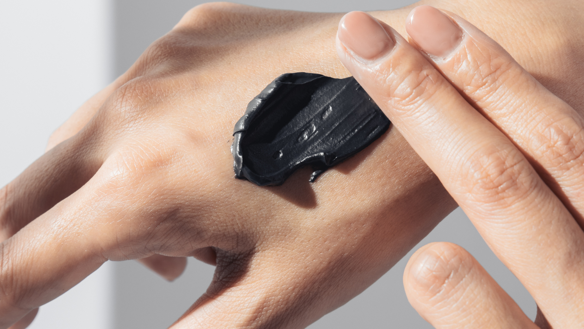 ブラッククレンジングバーム