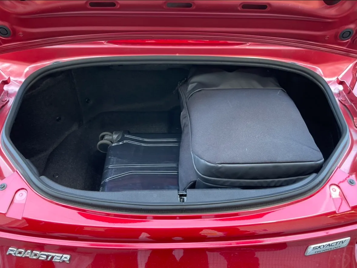 ロードスターにスーツケースは入る？ | オープンカーレンタルHABA