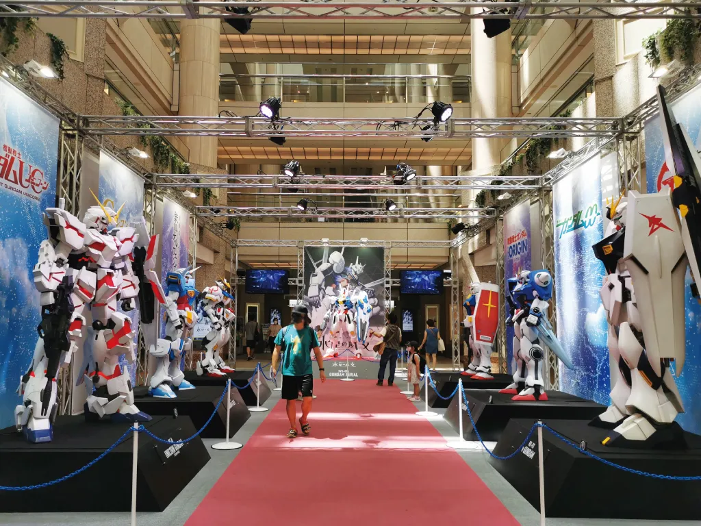 ガンダム・エアリアル 2mFRP造形 ｜バルーン造形や着ぐるみ製作