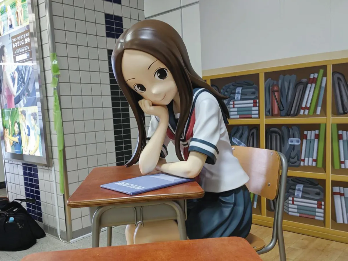 からかい上手の高木さん 等身大FRP造形 ｜バルーン造形や