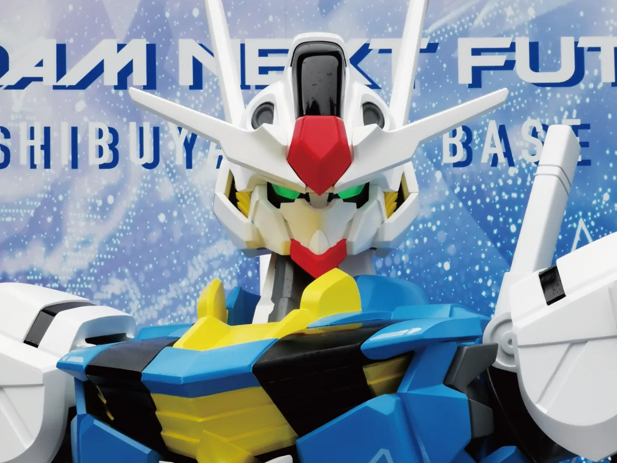 ガンダム・エアリアル 2mFRP造形 ｜バルーン造形や着ぐるみ製作