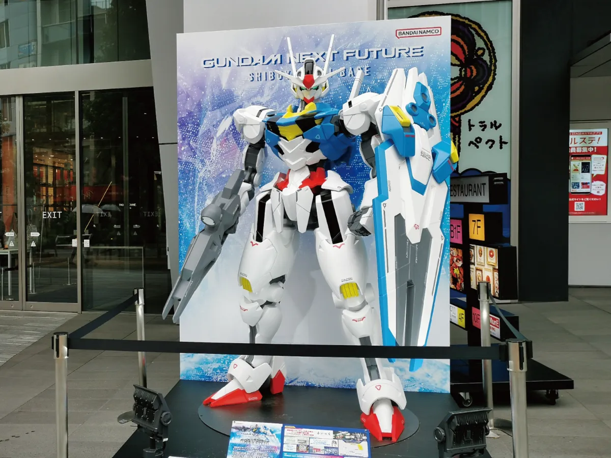 ガンダム・エアリアル 2mFRP造形 ｜バルーン造形や着ぐるみ製作ならピア21