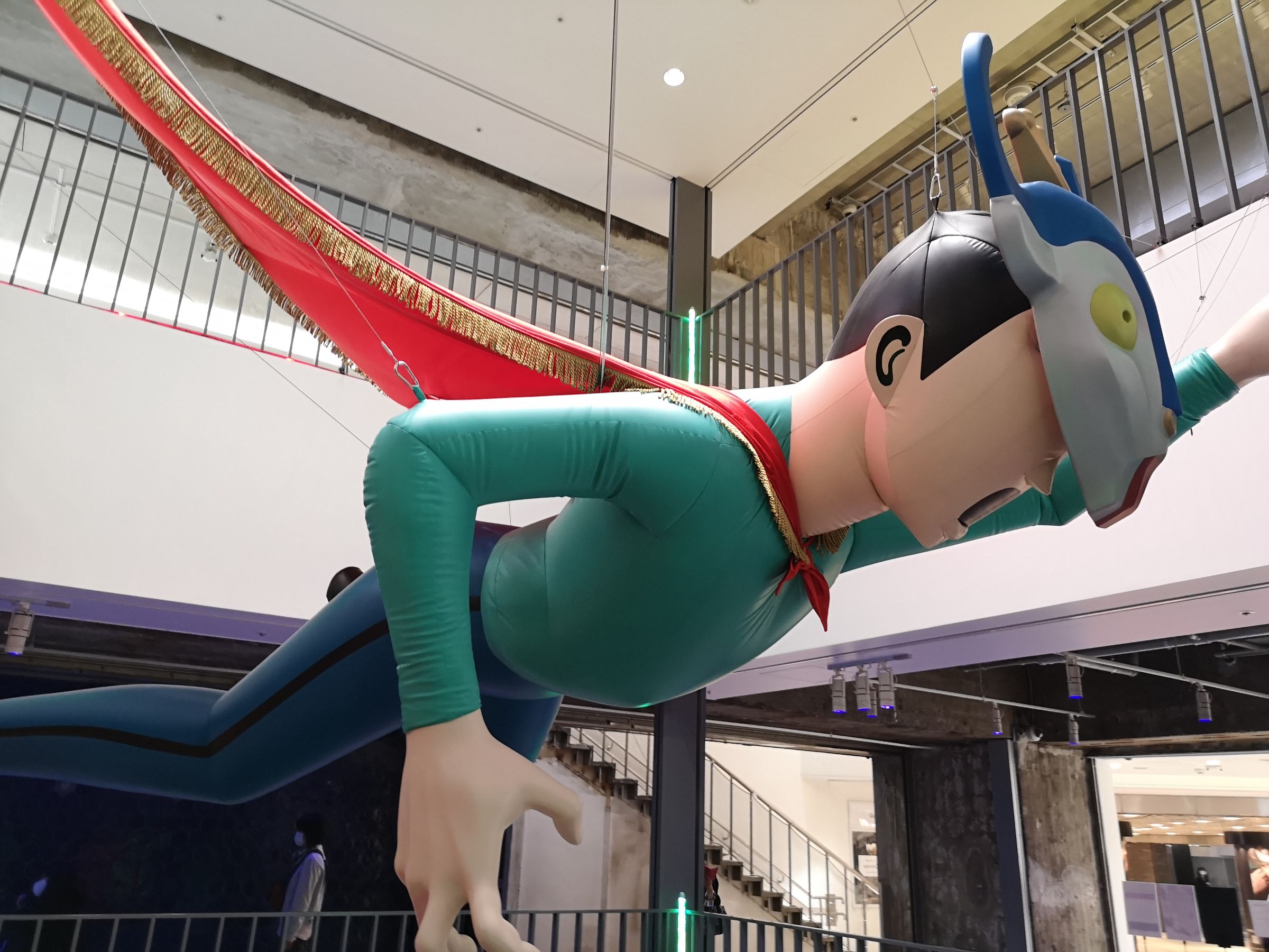 King Gnu「飛行艇」少年BOYバルーン製作 ｜バルーン造形や着ぐるみ製作