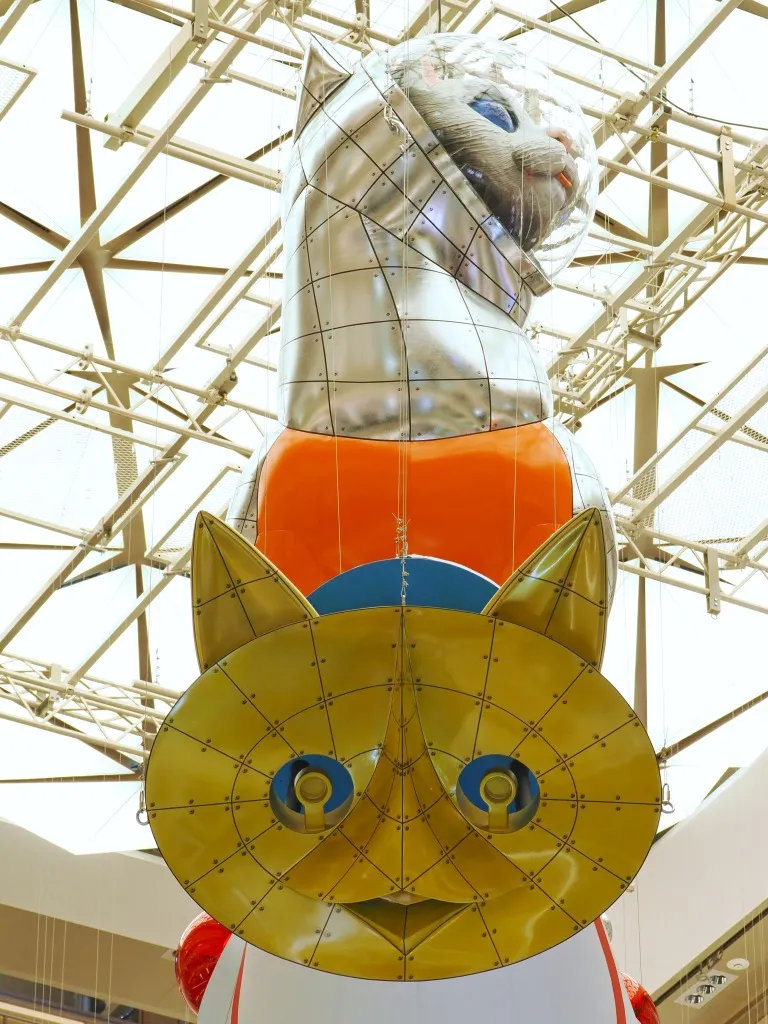 ヤノベケンジ「BIG CAT BANG」バルーン造形 製作 ｜バルーン造形や