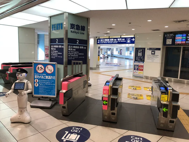 ピア21 京急電鉄 羽田空港国際線ターミナル駅 錯視サイン 製作レポート