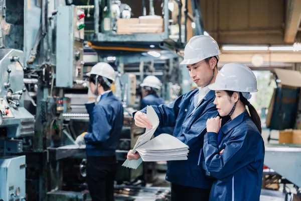 建設業界の働き方改革に対応するため、勤怠管理・工数管理のデジタルトランスフォーメーション（DX）を実現する方法を解説。法令遵守と業務効率化を両立させる実践的なアプローチを紹介します。