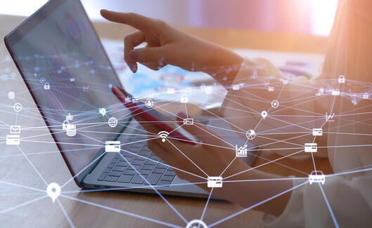 PCログを活用した勤怠管理の導入メリットや注意点、運用時のポイントを詳しく解説。従業員の勤務状況の可視化や業務効率化を実現するための実践的なガイドを提供します。