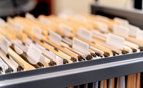 企業が従業員の出勤簿を作成・保存する義務とその保存期間（5年）の法的根拠を詳しく解説。パート・アルバイトなど非正規雇用者も含めた適切な保存形式や管理方法を紹介し、労務コンプライアンスを強化する実務ガイドを提供します。